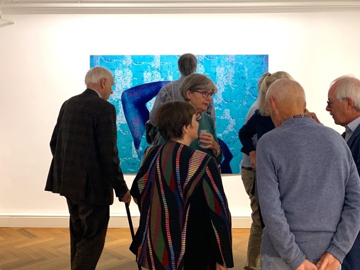 Besucher der Eröffnung der Ausstellung „Liane Rosteck – Sammlerin aus Leidenschaft“